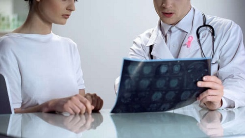 egresado de la especialidad de oncolog�a m�dica